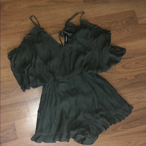 Green romper - Picture 1 of 4